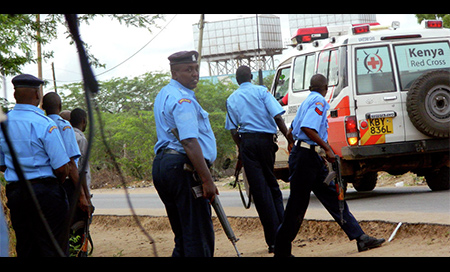 Agentes de la Policía de Kenia Un ataque contra un banco deja más de cinco muertos en Kenia